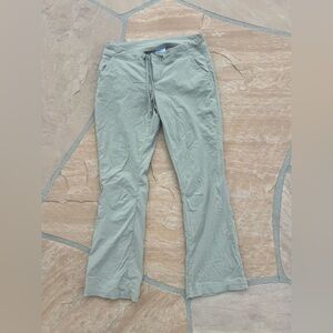 Columbia Women's Straight Leg Pants in Light Tan 8 short